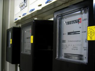 電気代を安くするなら電力会社と合わせてクレジットカードを見直す